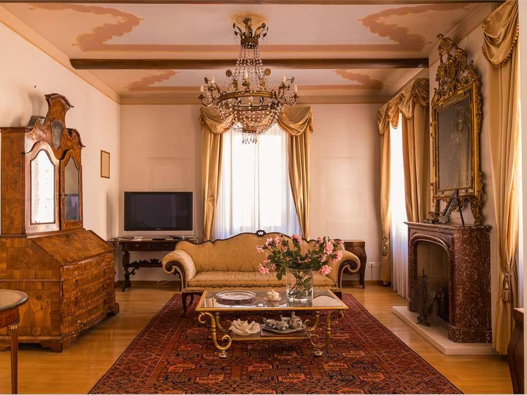 Villa a Carpi in Via Ciro Menotti, 33 - Foto 5