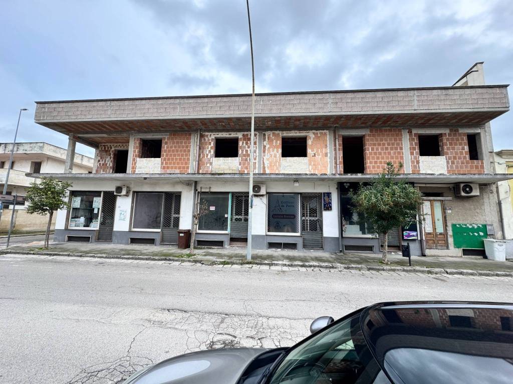 Palazzo / stabile a San donaci in Via Cellino, 74 - Foto 2