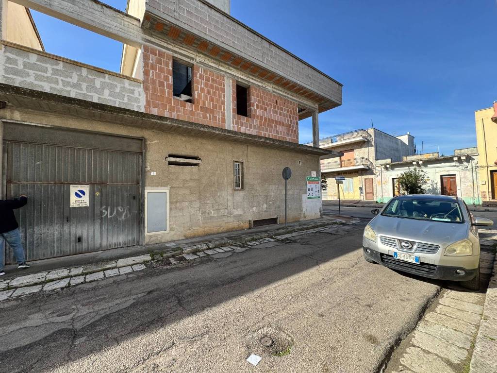 Palazzo / stabile a San donaci in Via Cellino, 74 - Foto 3