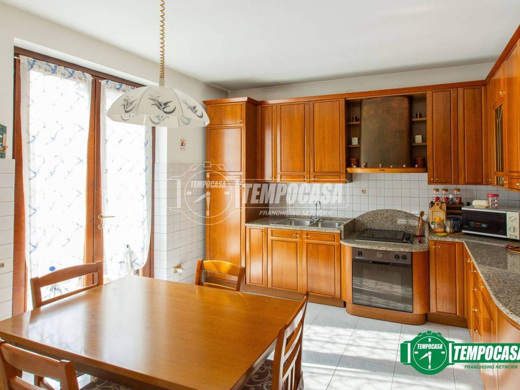 Villa a Lonate pozzolo in Via Enrico Toti, 28 - Foto 2