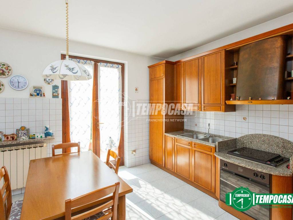 Villa a Lonate pozzolo in Via Enrico Toti, 28 - Foto 3