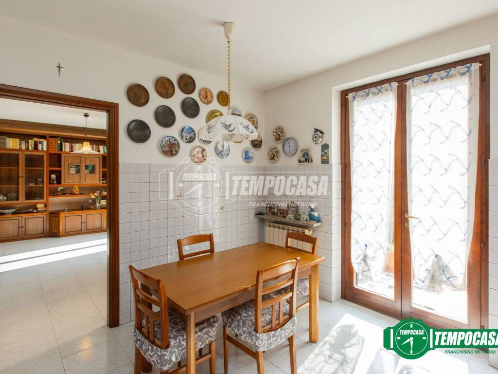 Villa a Lonate pozzolo in Via Enrico Toti, 28 - Foto 4