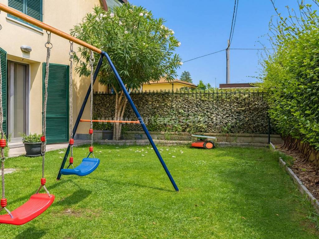 Appartamento a Saronno in Via Campo dei Fiori - Foto 2