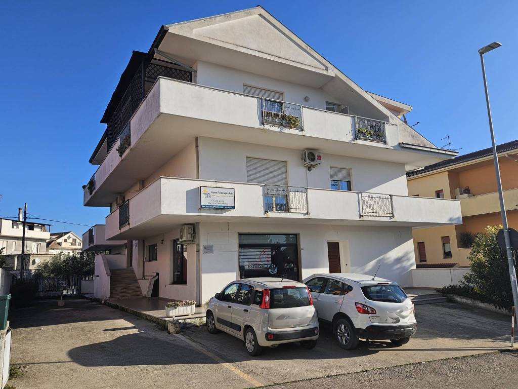 Appartamento a Cepagatti in Via Emilio Casella - Foto 5