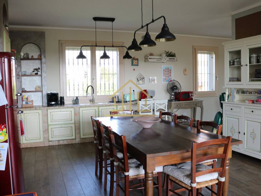 Villa a Castiglione delle stiviere in Via Mantova Vecchia - Foto 4