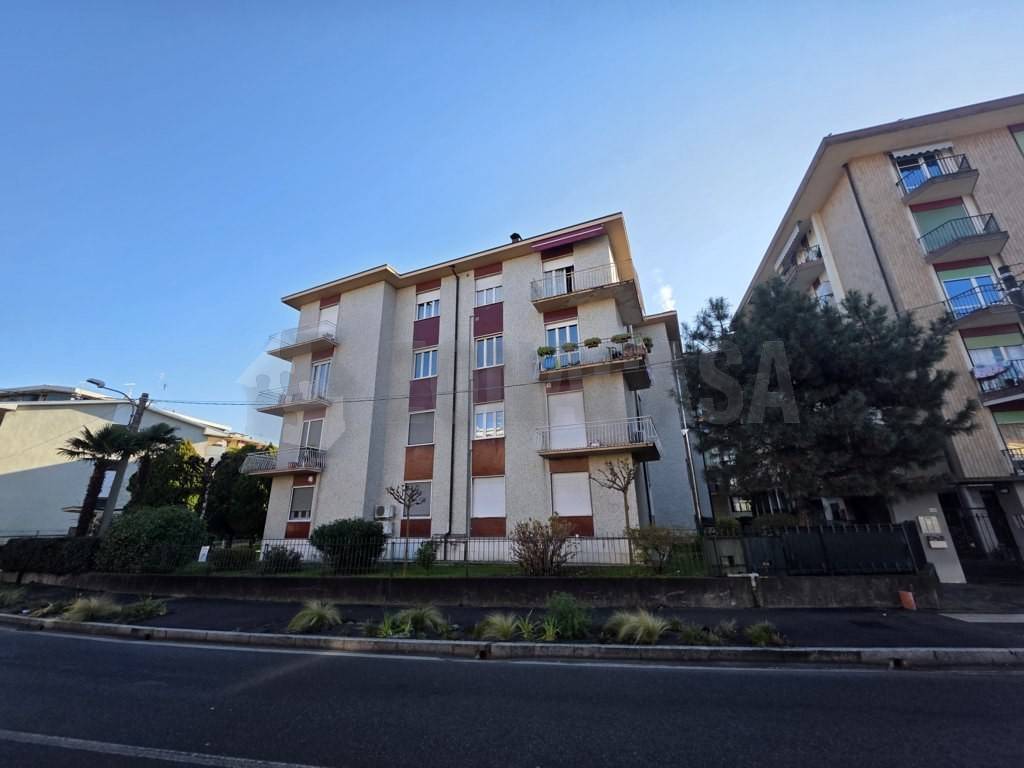 Appartamento a Arona in Via Vittorio Veneto - Foto 3