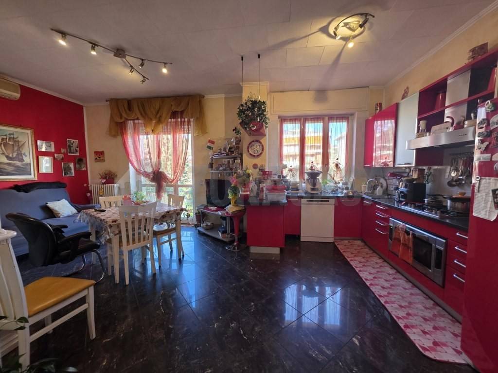 Appartamento a Arona in Via Vittorio Veneto - Foto 4