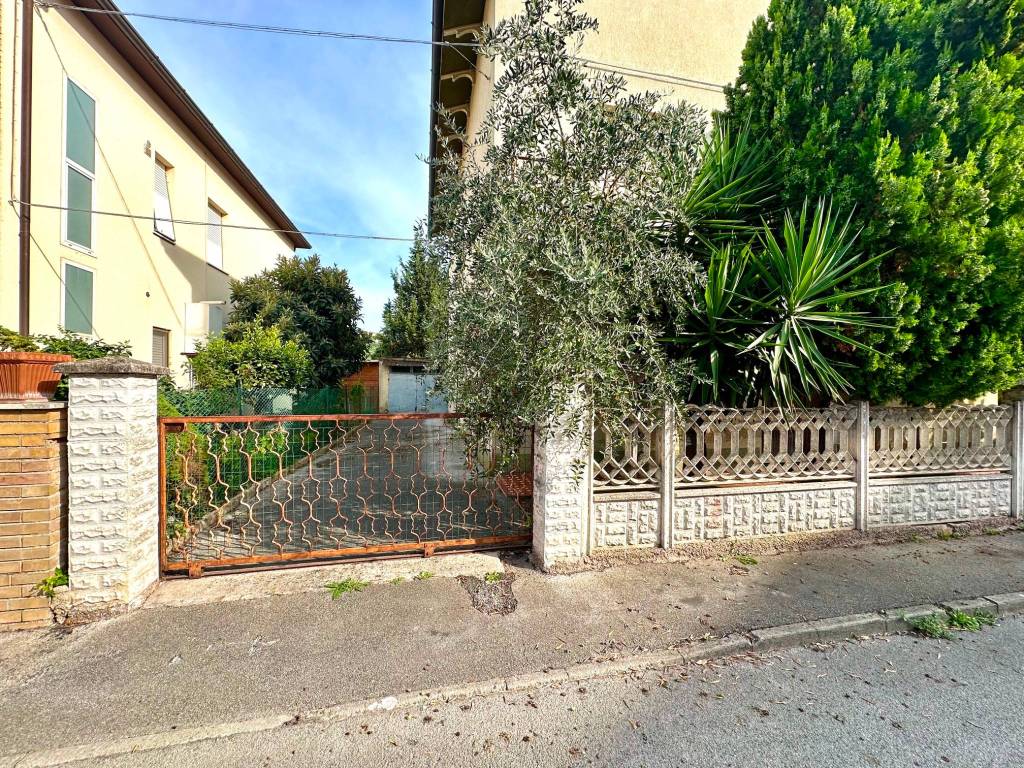 Casa indipendente a Loreto in Via Villa Musone, 255 - Foto 2
