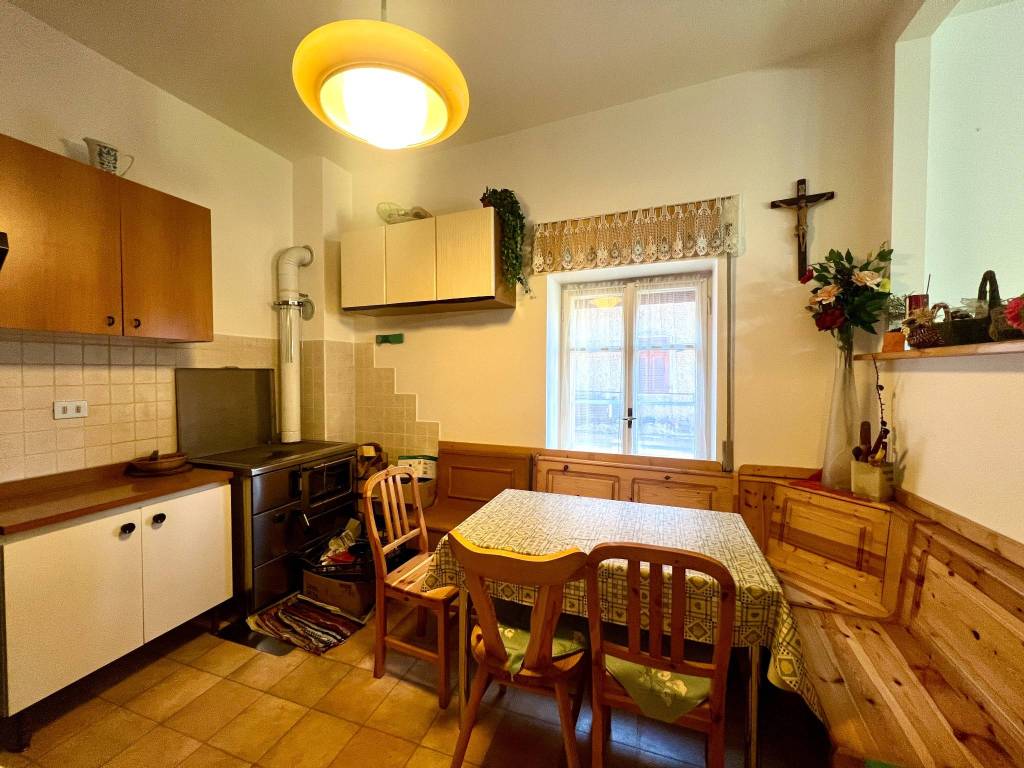 Appartamento a Romeno in Via Mario Zuccali, 12 - Foto 4