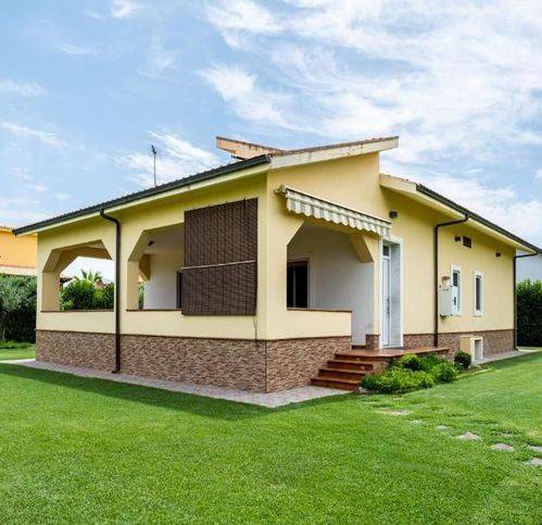 Villa a Campofelice di roccella in Viale Cefalù 6 - Foto 2
