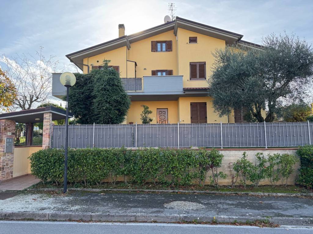 Appartamento a Fabriano in VIA DON MINZONI, 149 - Foto 2