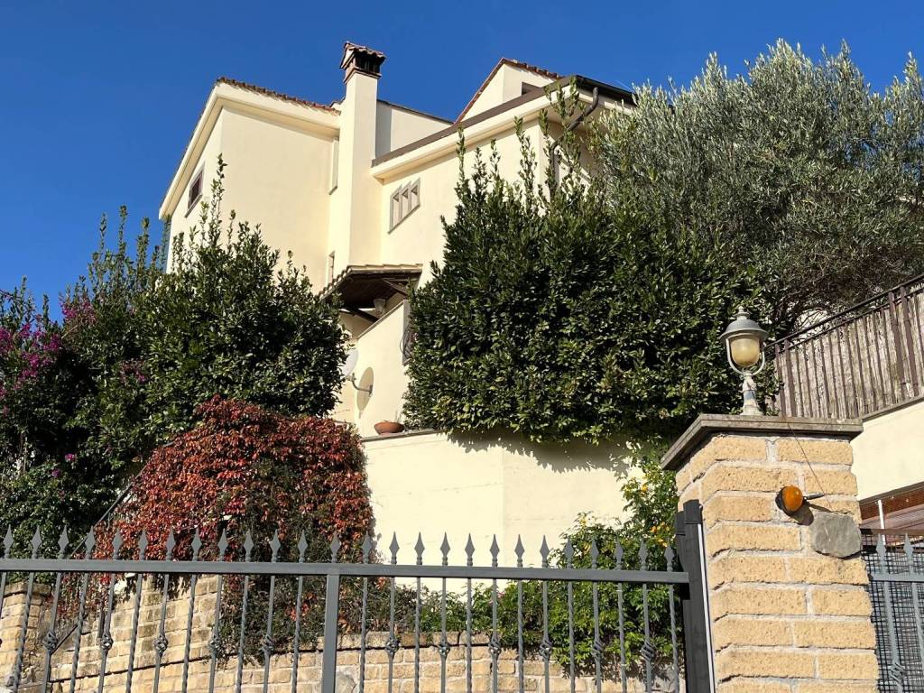 Villa a Bracciano in Via Santa Lucia - Foto 3