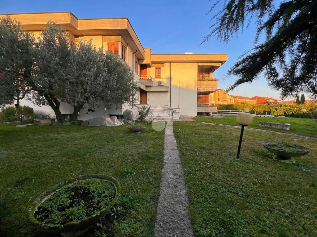 Villa a Colognola ai colli in Via Strà, 77 - Foto 2