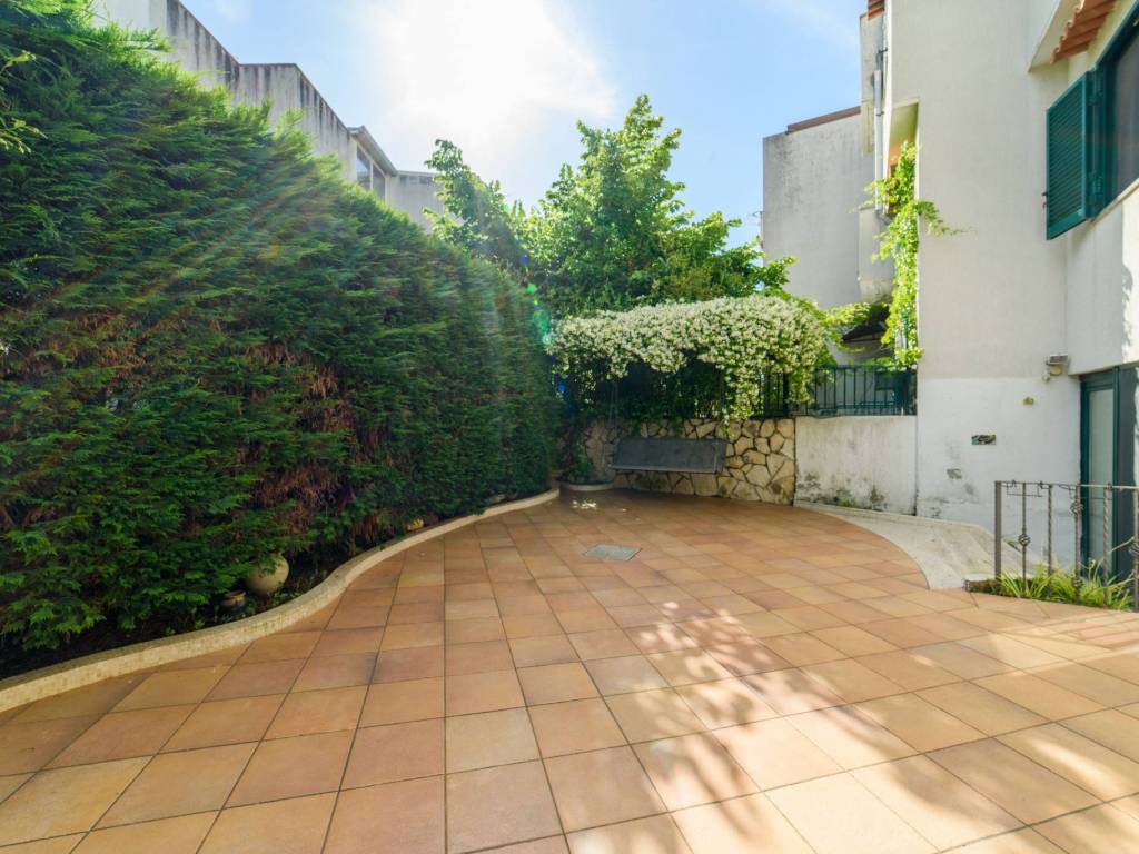 Appartamento a Salerno in Viale Giuseppe Verdi, 26 - Foto 3