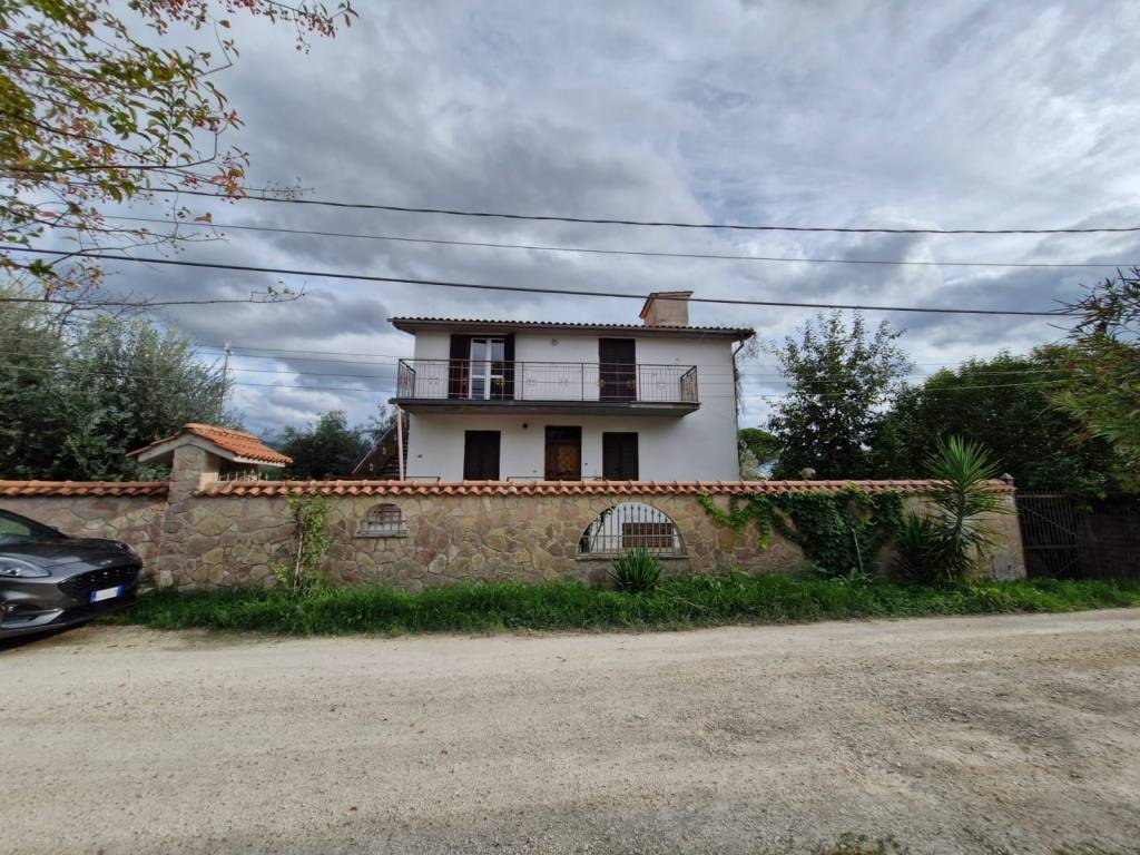 Villa a Fara in sabina in Via Giovanni Tinto - Foto 4