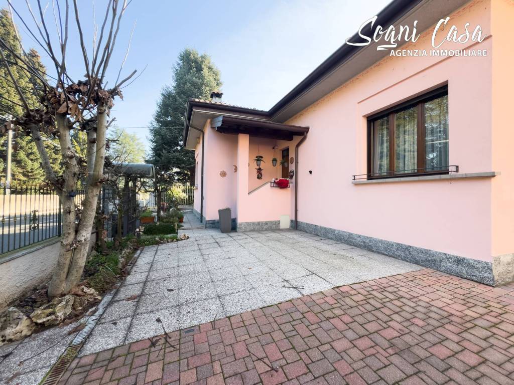 Villa a Castelletto sopra ticino in Via Sempione - Foto 3