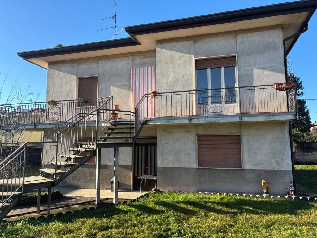 Villa a Fagnano olona in Via Zara, 64 - Foto 2