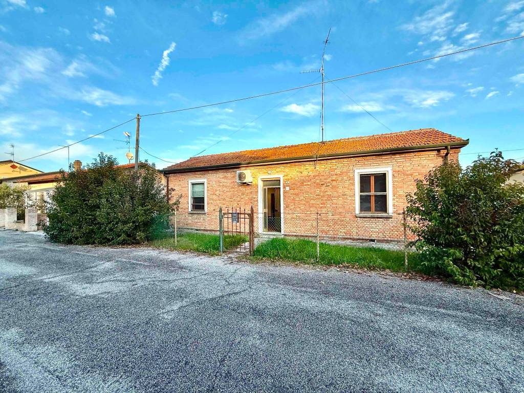 Villa a Argenta in Via Guglielmo Marconi, 19 - Foto 2