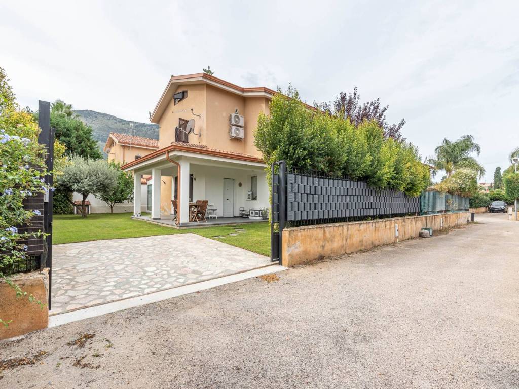 Villa a Carini in Via Geranio, 11 - Foto 2