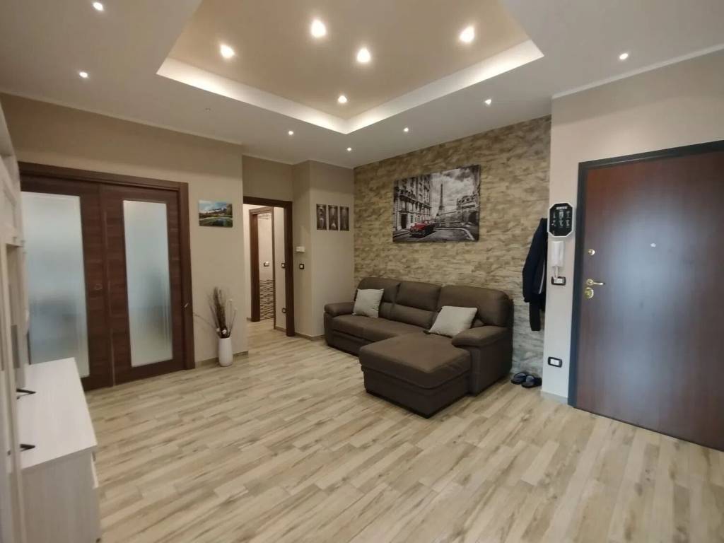 Appartamento a Caltanissetta in Via Napoleone Colajanni, 118 - Foto 2