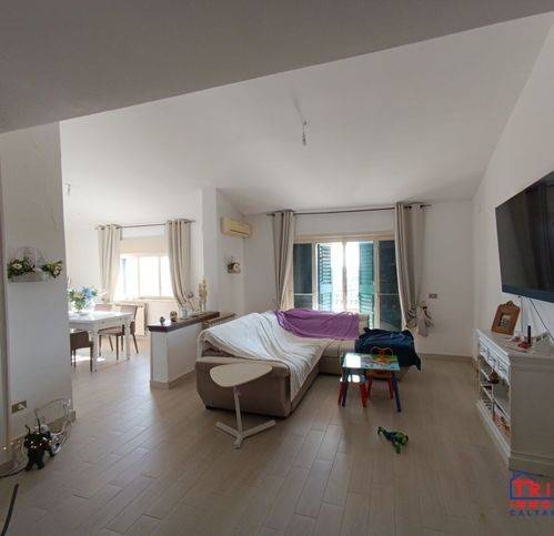 Villa a Caltanissetta in Viale Stefano Candura 95 - Foto 3