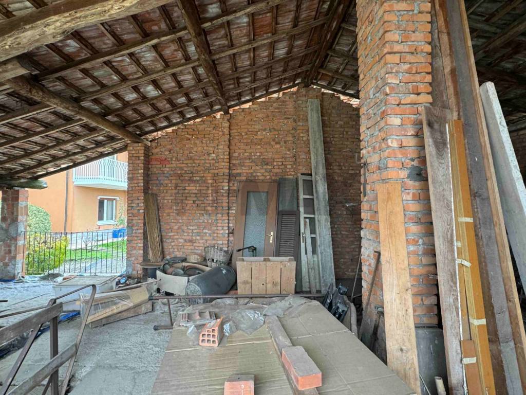Rustico / casale a Besozzo in VIA E. STUCCHETTI, 23 - Foto 2