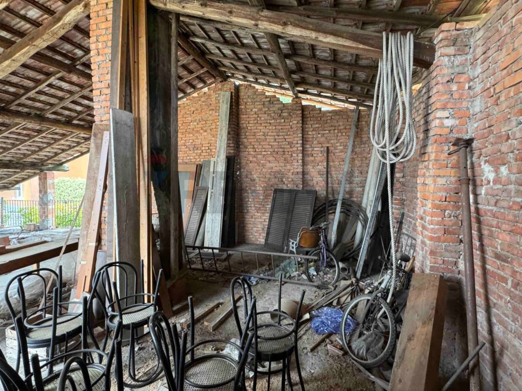 Rustico / casale a Besozzo in VIA E. STUCCHETTI, 23 - Foto 3