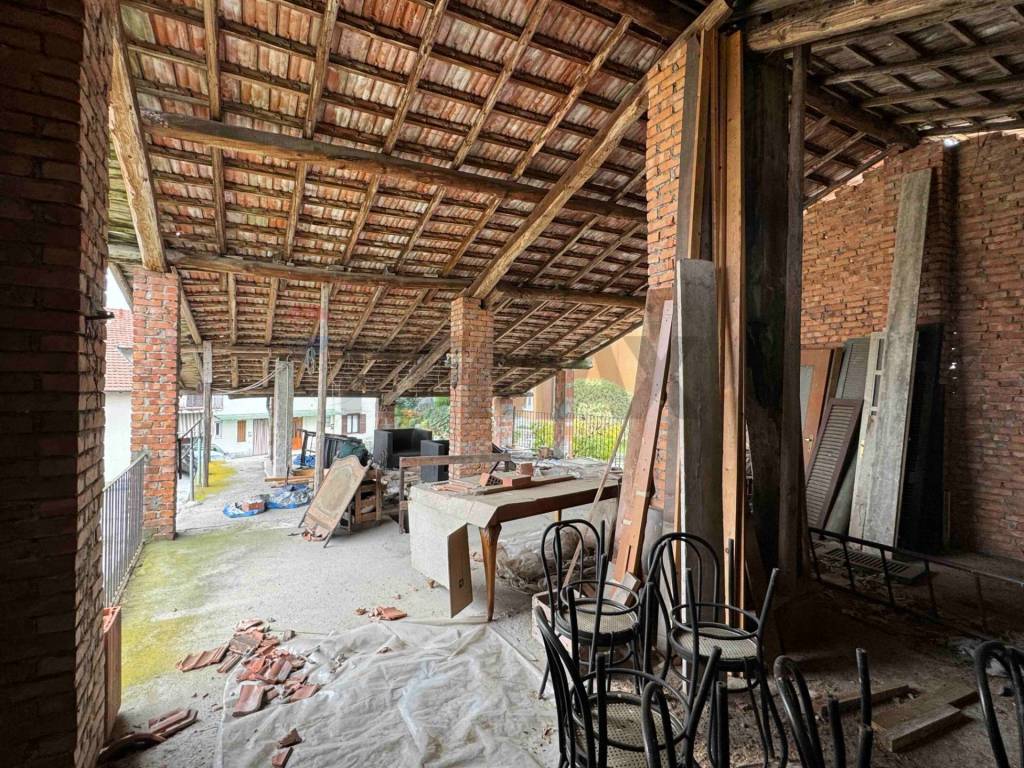 Rustico / casale a Besozzo in VIA E. STUCCHETTI, 23 - Foto 4