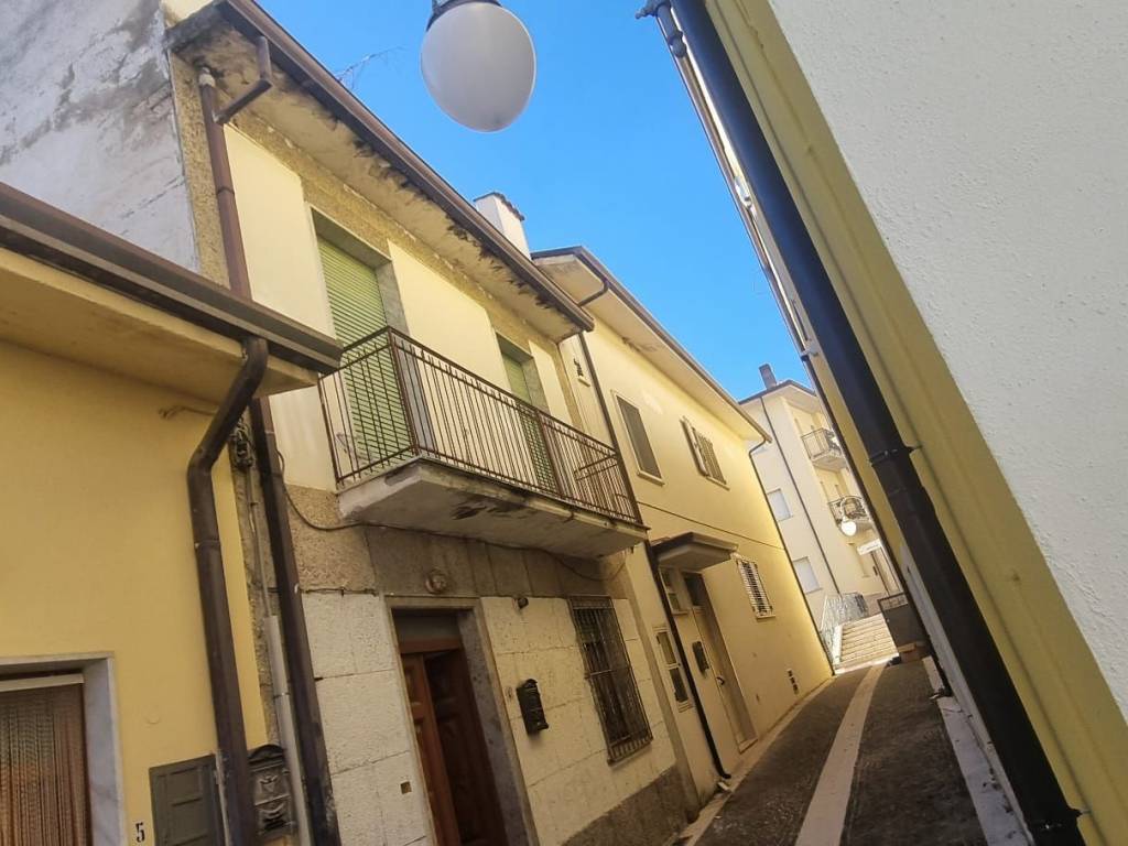Casa indipendente a Luogosano in Via Pietralunga - Foto 2