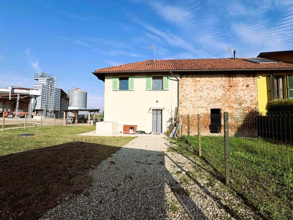 Casa indipendente a Chieri in Strada Dei Finigialdi, 12 - Foto 3