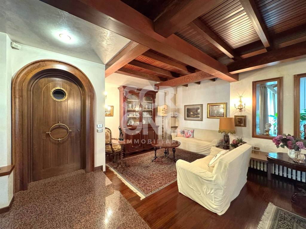 Villa a Prato in Viale Fratelli Cervi, 59 - Foto 2
