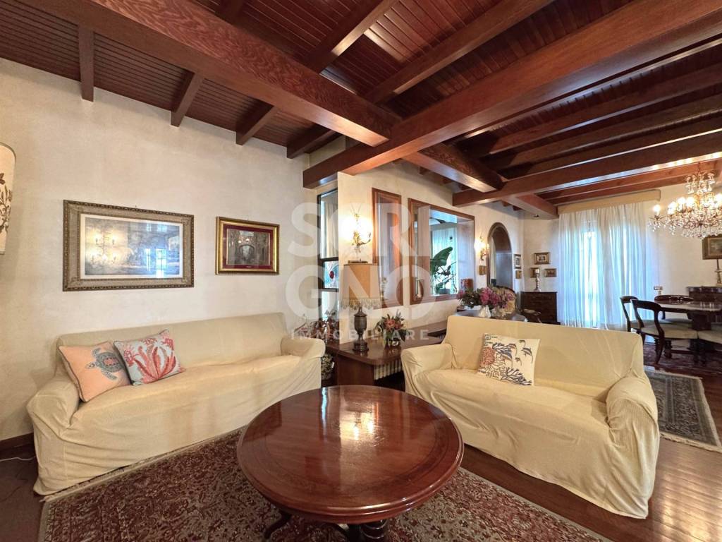 Villa a Prato in Viale Fratelli Cervi, 59 - Foto 5
