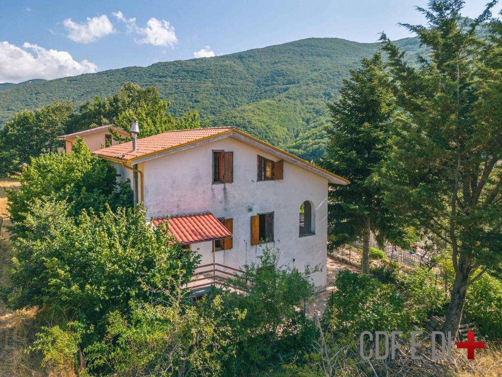 Villa a Antrodoco in Frazione Rocca di Corno - Foto 3
