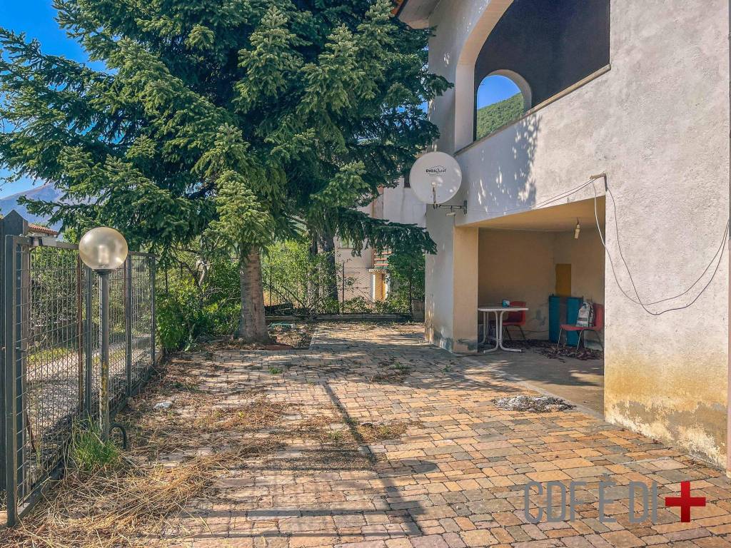 Villa a Antrodoco in Frazione Rocca di Corno - Foto 4