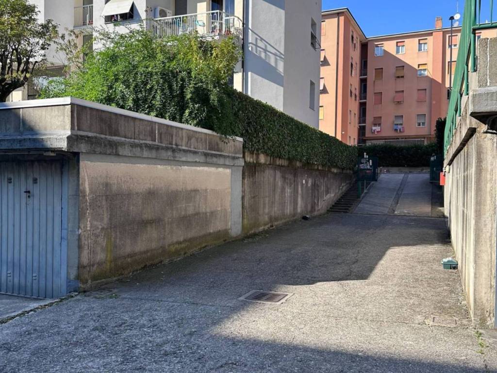 Box / garage a Bergamo in Via Comin Ventura, 1 - Foto 4