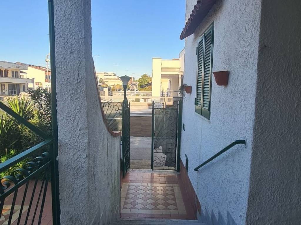 Villa a Castel volturno in Viale Giacomo Balla - Foto 2