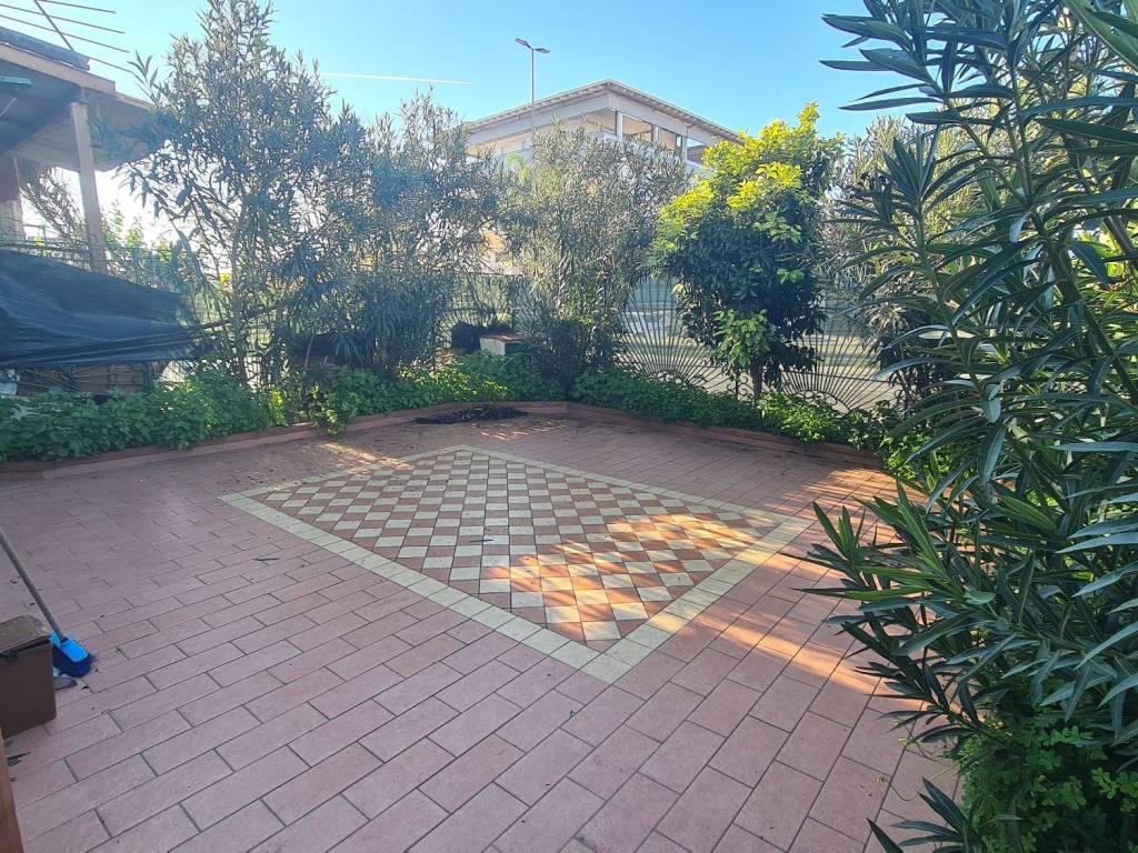 Villa a Castel volturno in Viale Giacomo Balla - Foto 3