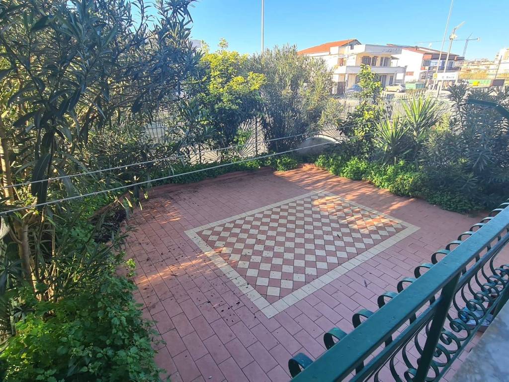 Villa a Castel volturno in Viale Giacomo Balla - Foto 4