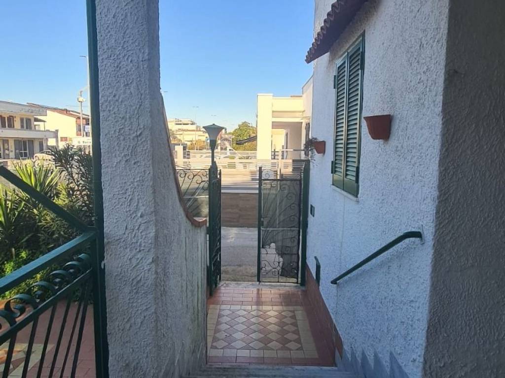 Villa a Castel volturno in Viale Giacomo Balla - Foto 5
