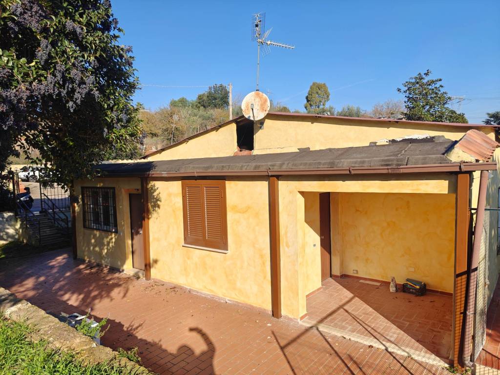 Villa a Ardea in Via Pontina Vecchia - Foto 2