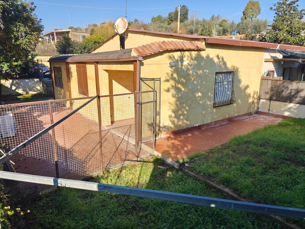 Villa a Ardea in Via Pontina Vecchia - Foto 4