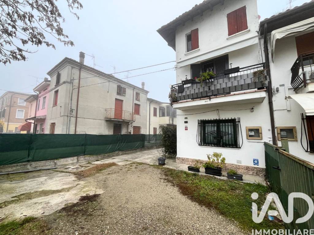 Villa a Finale emilia in via Per Modena, 86 - Foto 2