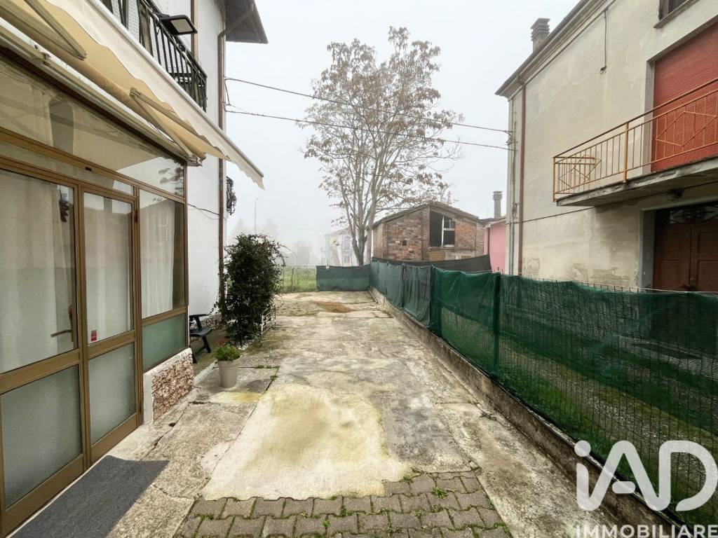 Villa a Finale emilia in via Per Modena, 86 - Foto 3