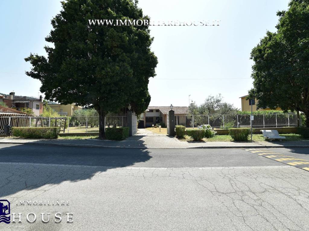 Villa a Bolsena in Viale Cristoforo Colombo, 31 - Foto 2