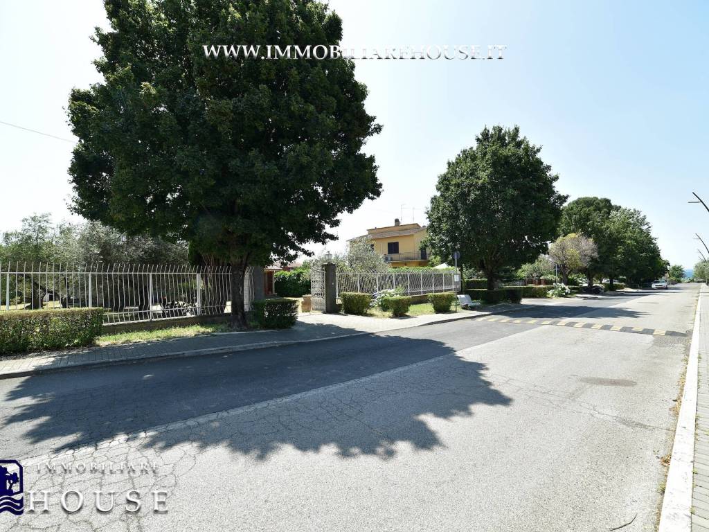 Villa a Bolsena in Viale Cristoforo Colombo, 31 - Foto 5