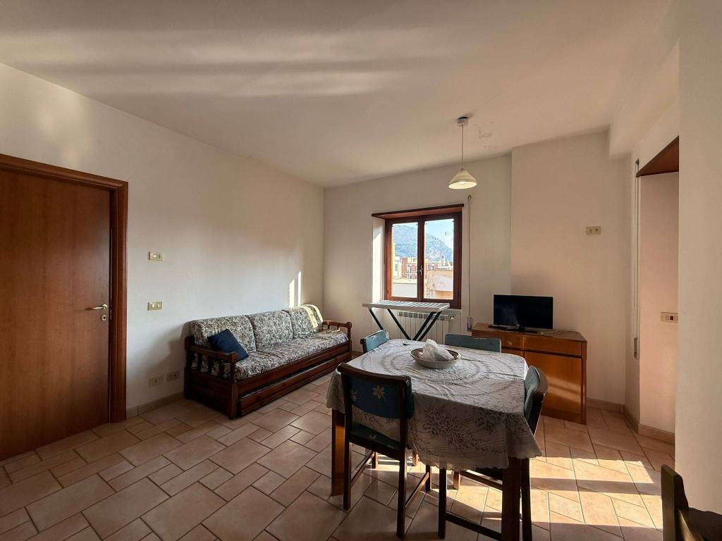 Appartamento a Terracina in Via Enrico Giansanti, 45 - Foto 2