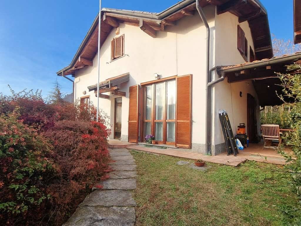 Villa a Cittiglio in Via 4 Novembre - Foto 2