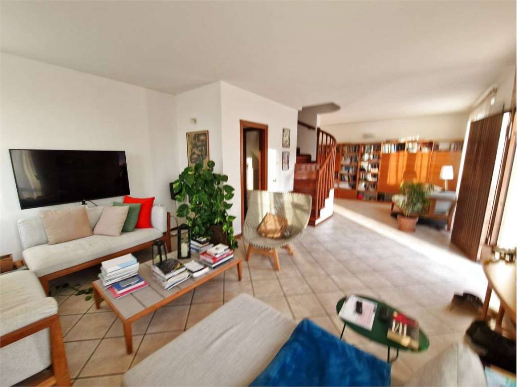 Villa a Cittiglio in Via 4 Novembre - Foto 5