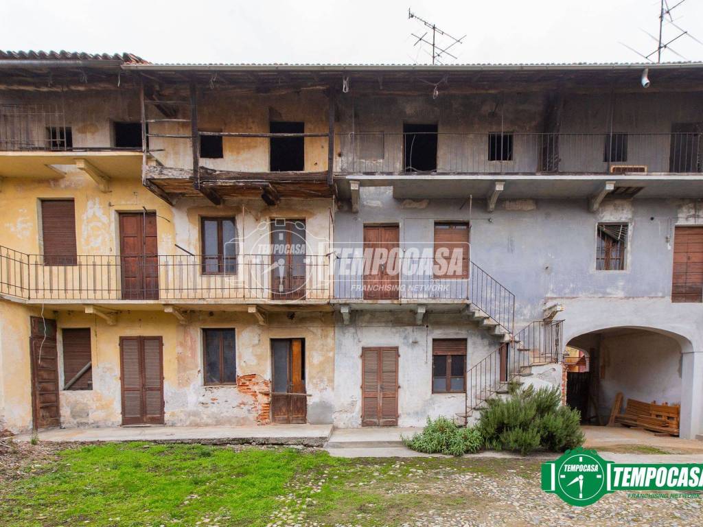 Casa indipendente a Bellinzago novarese in Via Santa Maria 67 - Foto 2