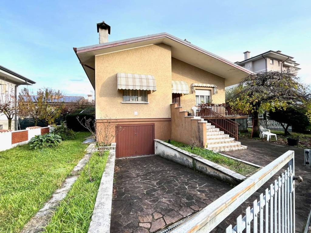 Villa a Codroipo in Via Friuli, 49 - Foto 2